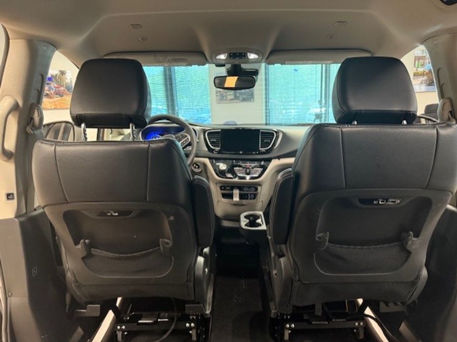 Used 2022 Chrysler Pacifica Touring L - BraunAbility Side Entry Entry Fold Out Automatic Ramp