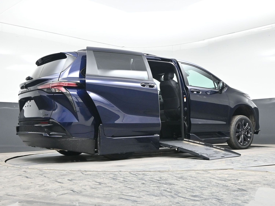 New 2026 Toyota Sienna Hybrid XSE Sport - BraunAbility Side Entry Fold Out Automatic Ramp