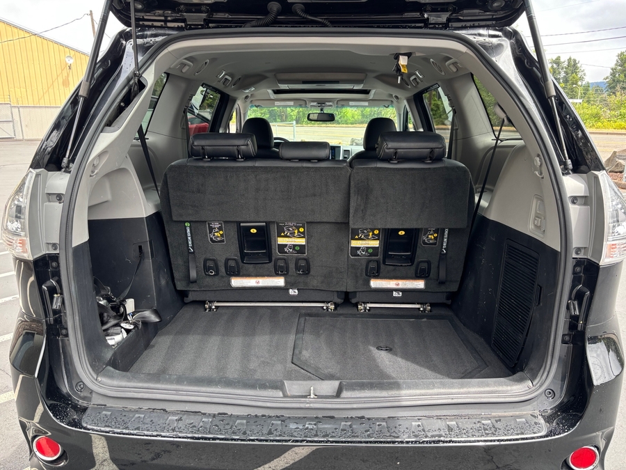 Used 2016 Toyota Sienna SE - BraunAbility Side Entry In Floor Automatic Ramp