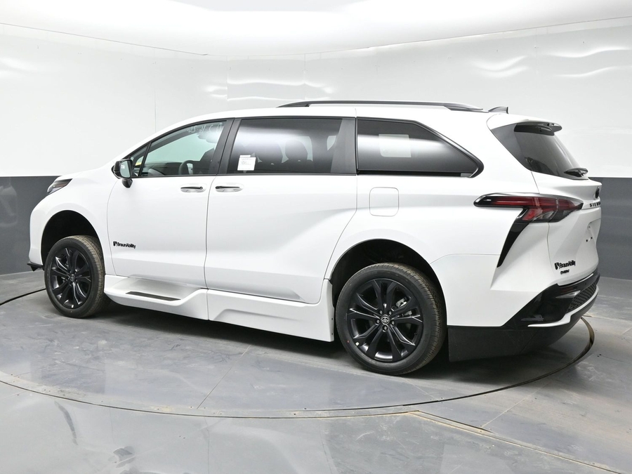 New 2026 Toyota Sienna Hybrid XSE Sport - BraunAbility Side Entry Fold Out Automatic Ramp