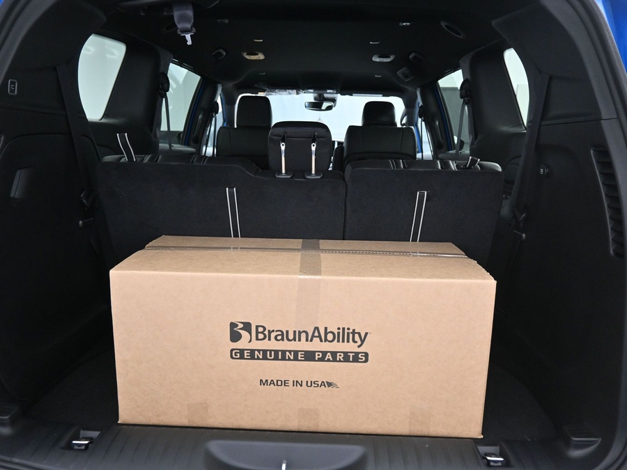 New 2026 Chrysler Pacifica Select Sport - BraunAbility Side Entry Entry Fold Out Manual Ramp