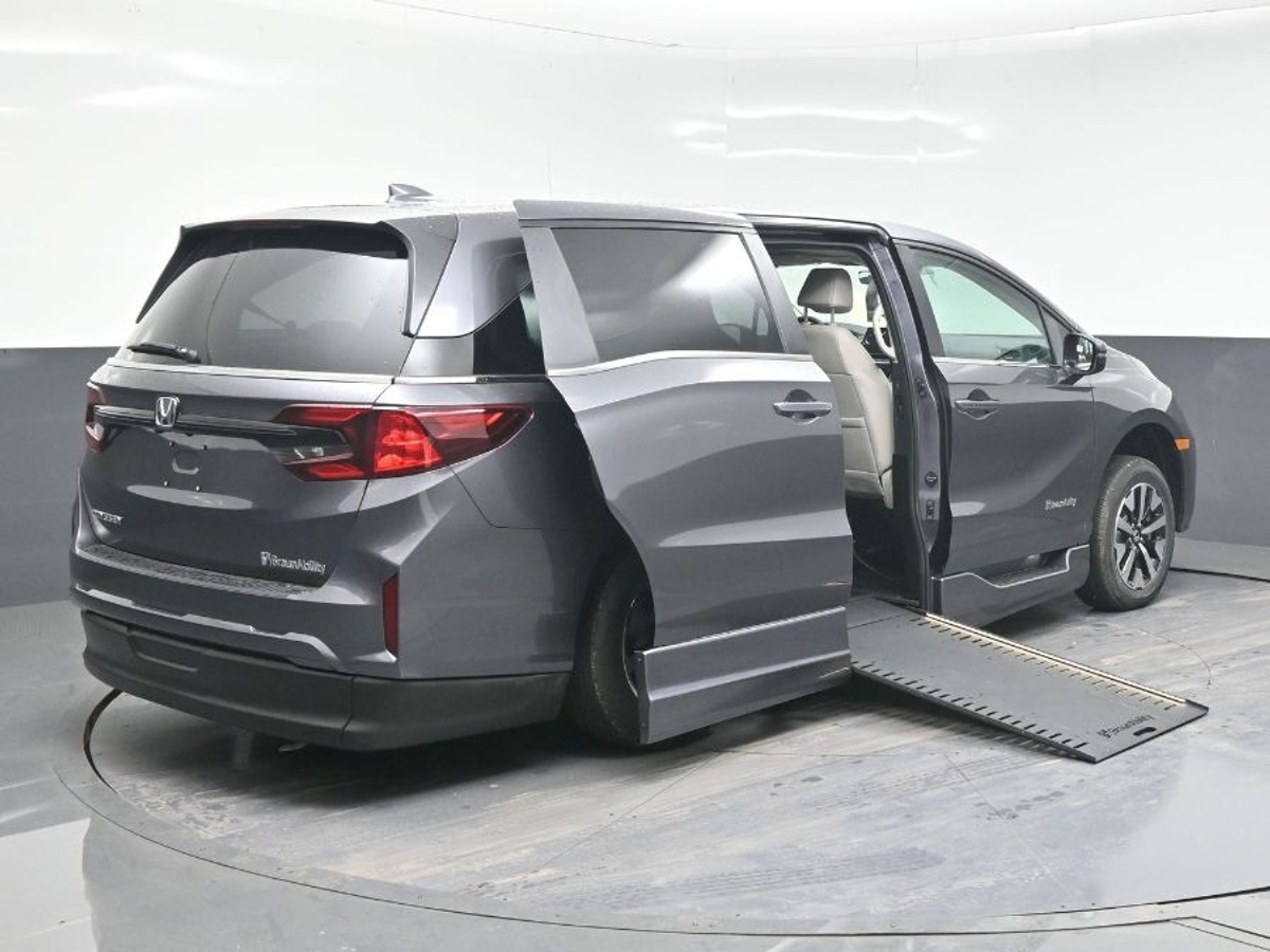 Grey Honda Odyssey image number 6