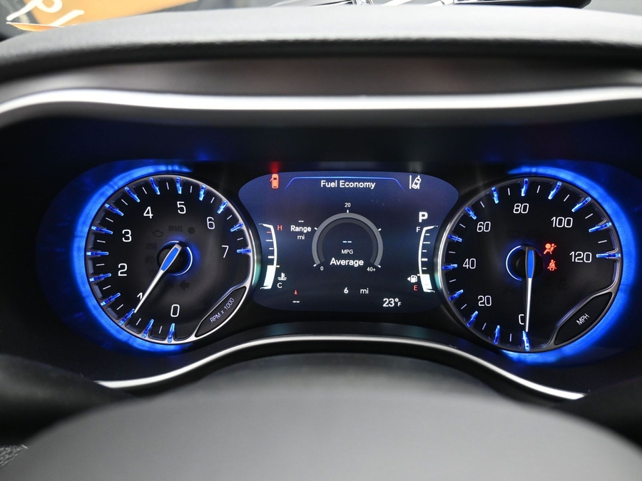 Black Chrysler Pacifica image number 15