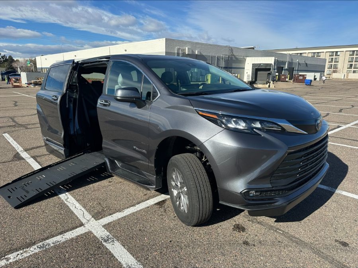 2025 TOYOTA SIENNA - Image 15