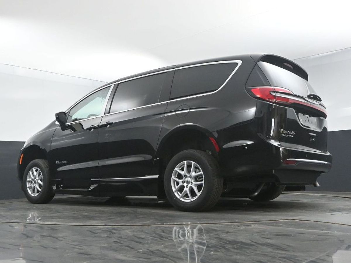 2025 CHRYSLER PACIFICA - Image 12