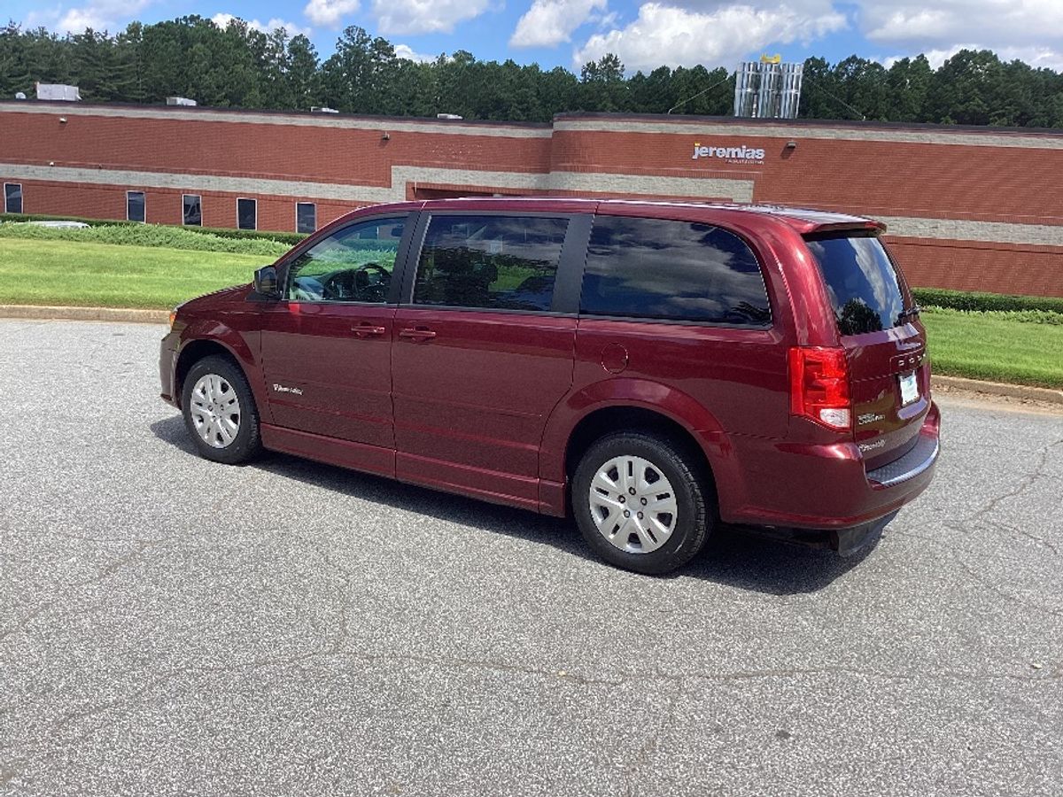 Red Dodge Grand Caravan image number 3