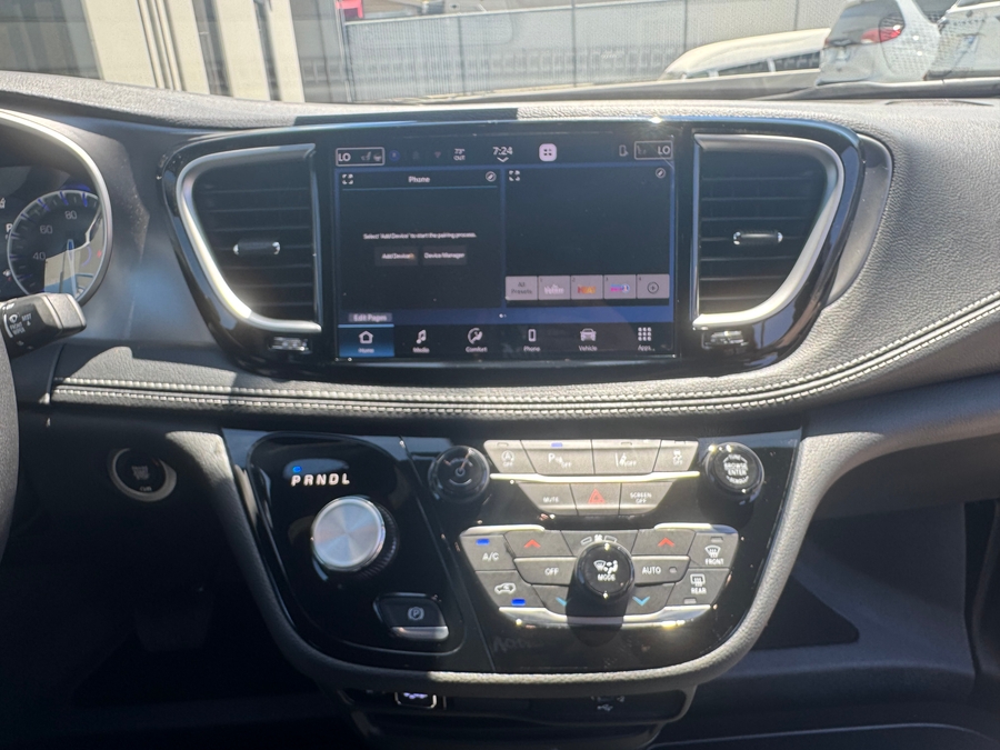 Black Chrysler Pacifica image number 12