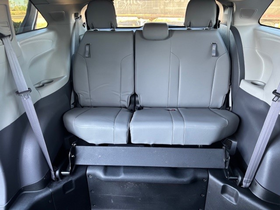 Used 2021 Toyota Sienna Hybrid XLE Plus - BraunAbility Side Entry Entry Fold Out Automatic Ramp