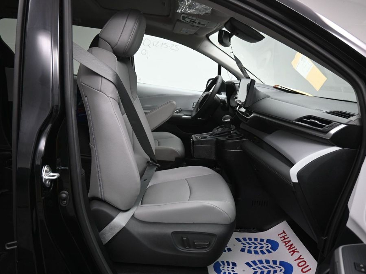Black Toyota Sienna image number 8