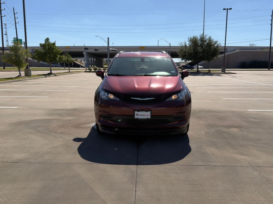 Used 2021 Chrysler Voyager LXi - BraunAbility Side Entry Entry In Floor Automatic Ramp