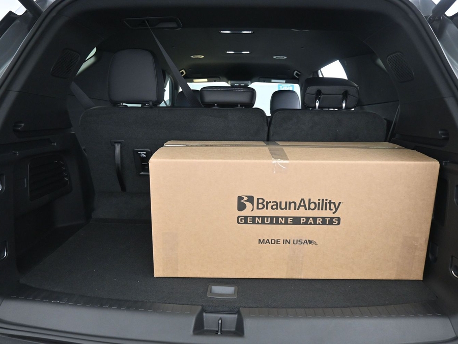 New 2026 Chevrolet Traverse 1LT Midnight - BraunAbility Side Entry Entry In Floor Automatic Ramp