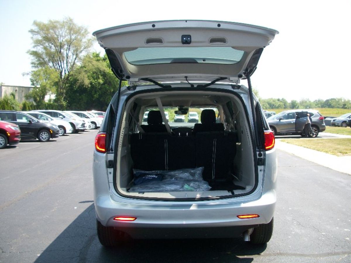 2023 CHRYSLER VOYAGER - Image 19