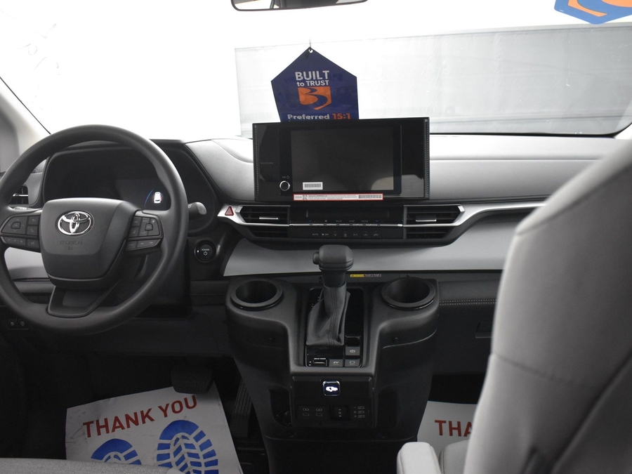 New 2025 Toyota Sienna Hybrid LE - BraunAbility Side Entry Entry Fold Out Automatic Ramp