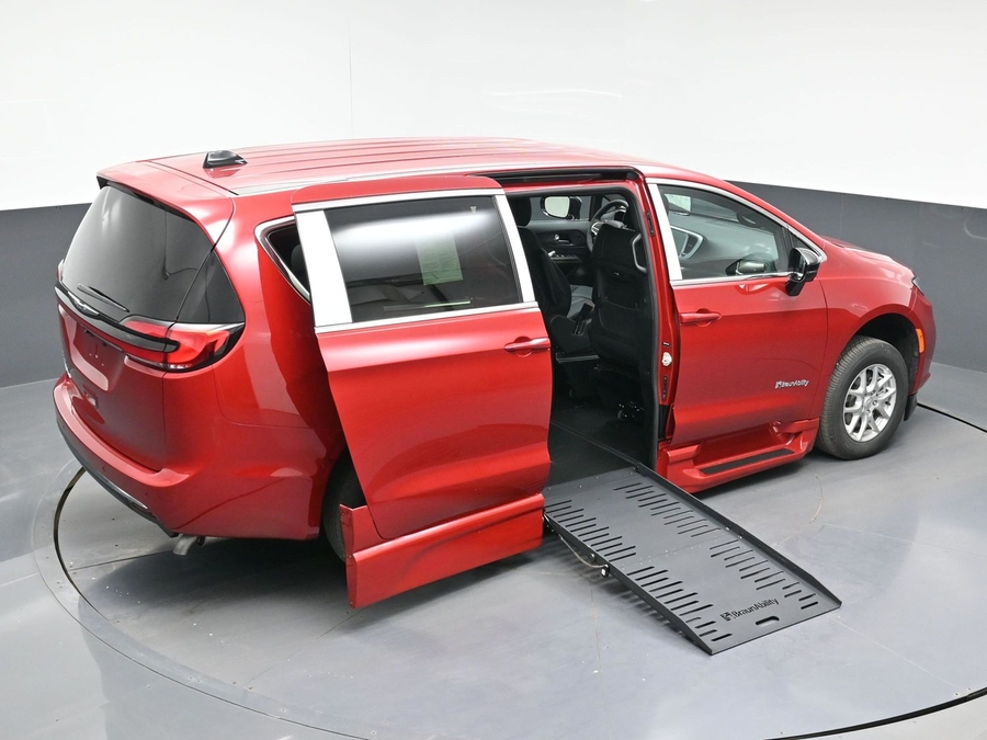 Red Chrysler Pacifica image number 22