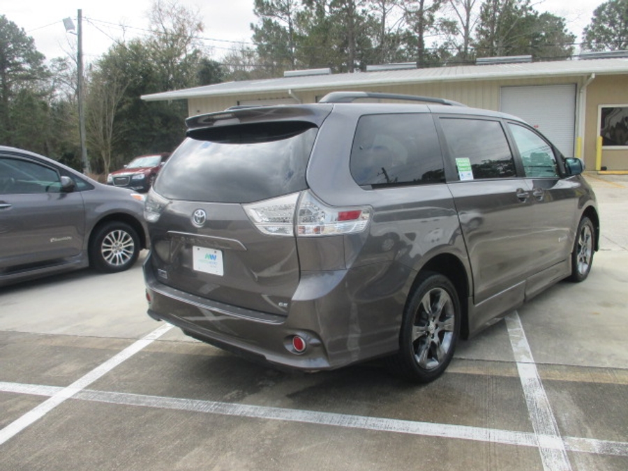 2011 TOYOTA SIENNA - Image 3