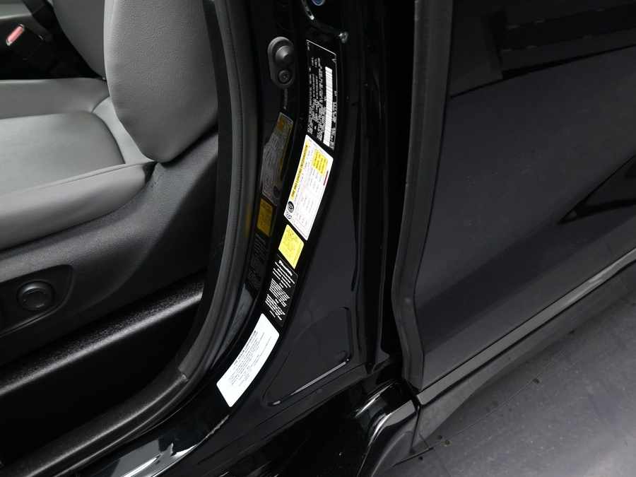 New 2025 Toyota Sienna Hybrid XLE Base - BraunAbility Side Entry Entry Fold Out Automatic Ramp