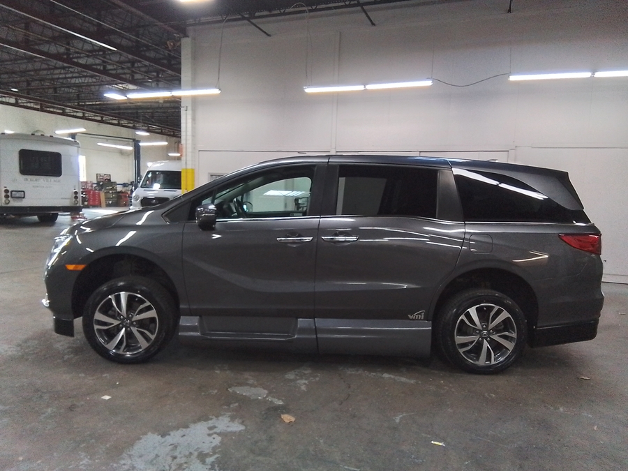 Grey Honda Odyssey image number 3