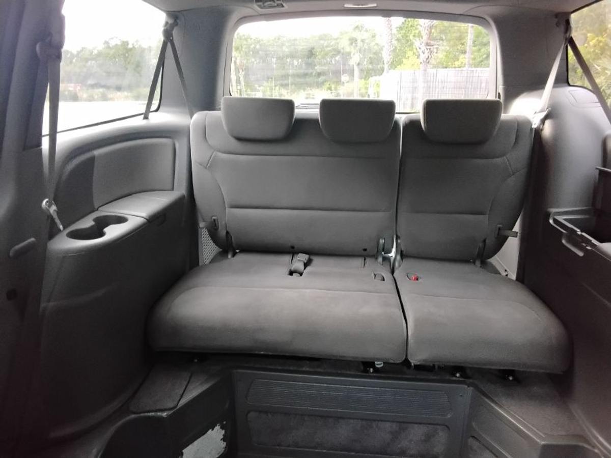 Blue Honda Odyssey image number 9