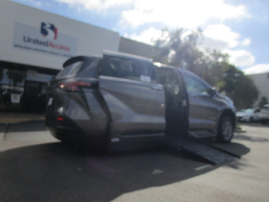 Used 2021 Toyota Sienna Hybrid XLE Base - BraunAbility Side Entry Entry Fold Out Automatic Ramp