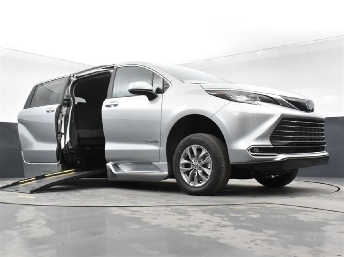 2023 TOYOTA SIENNA - Image 17