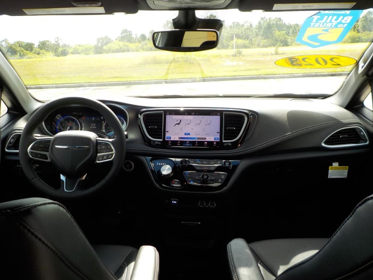 2025 CHRYSLER PACIFICA - Image 34