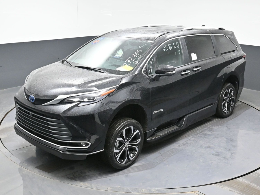 Midnight Black Metallic Toyota Sienna image number 21