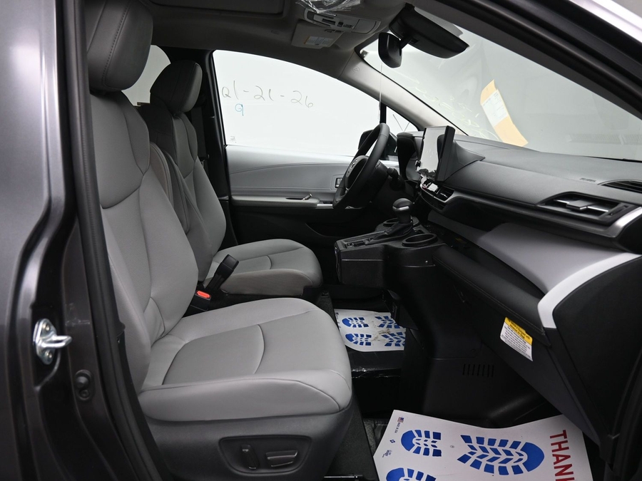 New 2025 Toyota Sienna Hybrid XLE Plus - BraunAbility Side Entry Entry In Floor Automatic Ramp