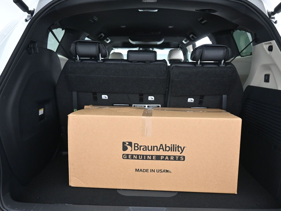 New 2026 Toyota Sienna Hybrid Limited - BraunAbility Side Entry In Floor Automatic Ramp