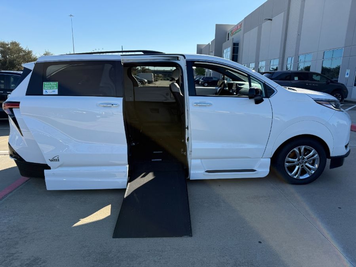 2023 TOYOTA SIENNA - Image 9