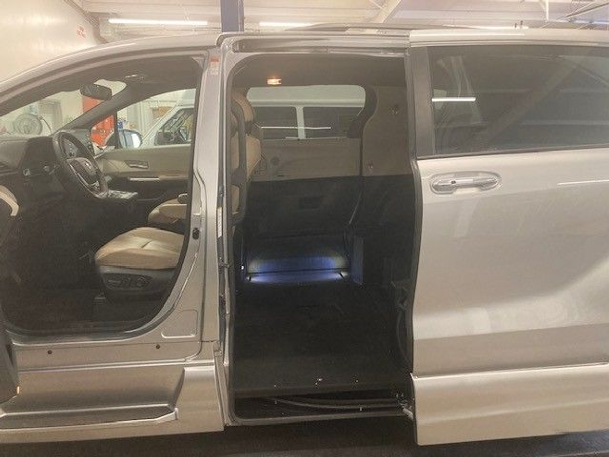 2022 TOYOTA SIENNA - Image 10