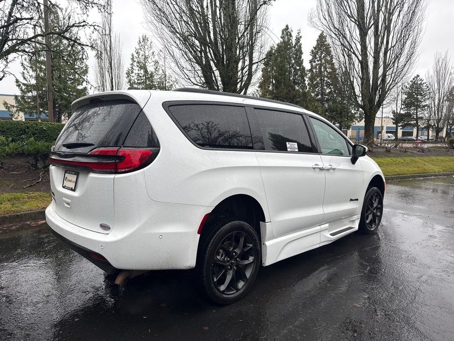 Used 2023 Chrysler Pacifica Touring L Sport - BraunAbility Side Entry Entry In Floor Automatic Ramp