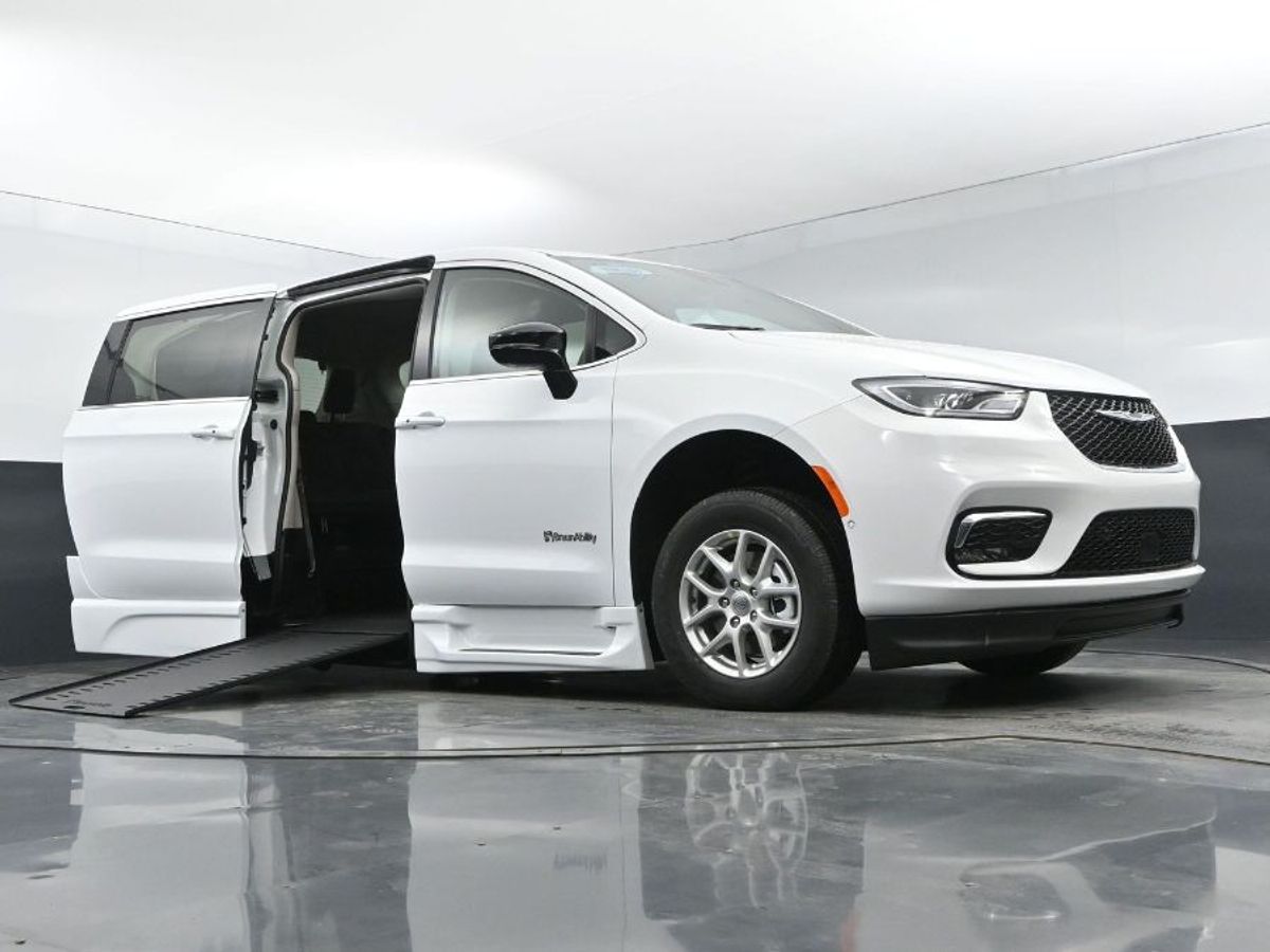 2024 CHRYSLER PACIFICA - Image 11