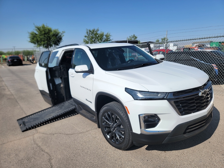 Used 2023 Chevrolet Traverse 2LT - BraunAbility Side Entry In Floor Automatic Ramp