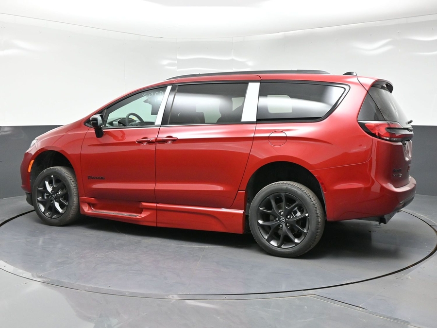New 2026 Chrysler Pacifica Select Sport - BraunAbility Side Entry In Floor Automatic Ramp