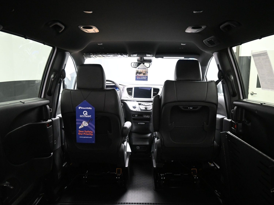 New 2025 Chrysler Pacifica Select Safety - BraunAbility Side Entry Entry Fold Out Automatic Ramp