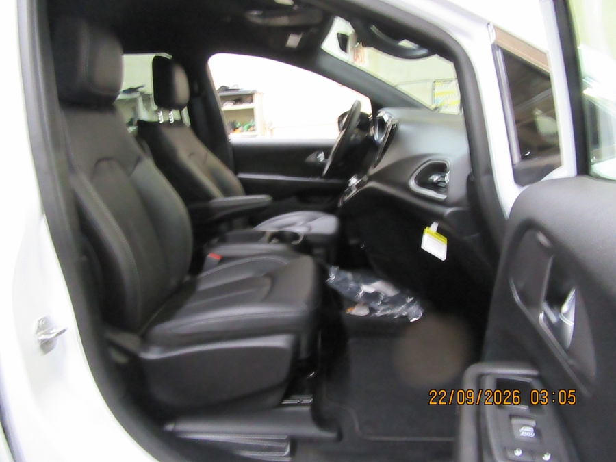 2026 Chrysler Voyager LX - Photo 16