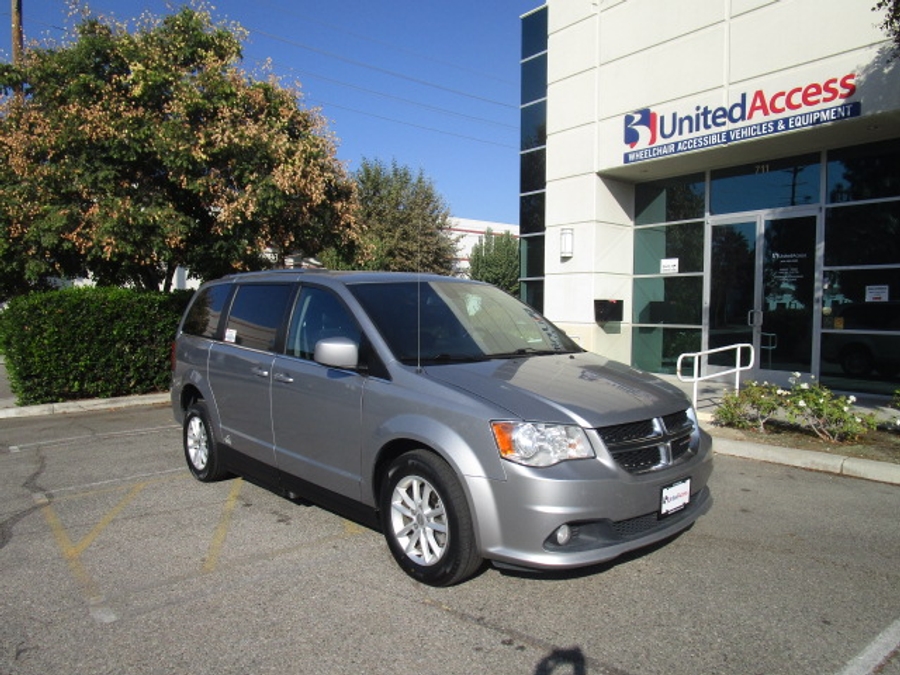 Used 2019 Dodge Grand Caravan SXT - VMI Side Entry Entry Fold Out Automatic Ramp