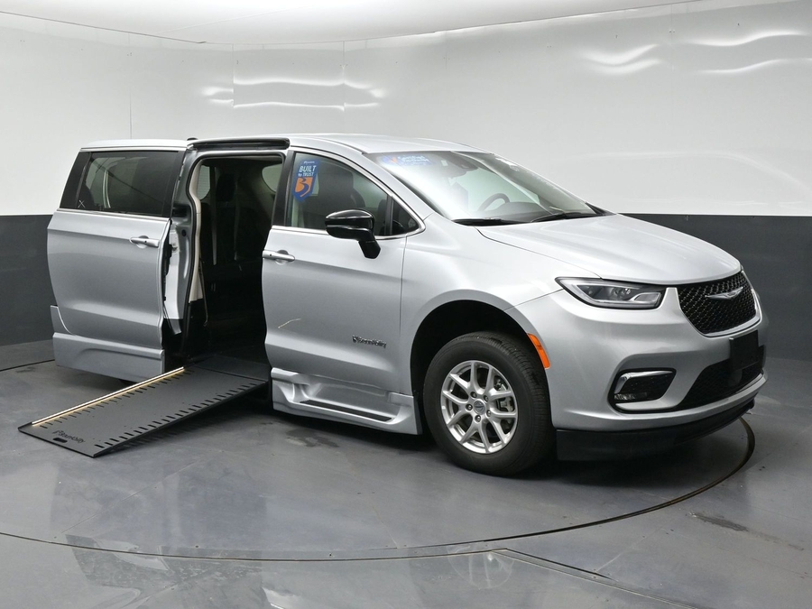 Used 2024 Chrysler Pacifica Touring L - BraunAbility Side Entry In Floor Automatic Ramp