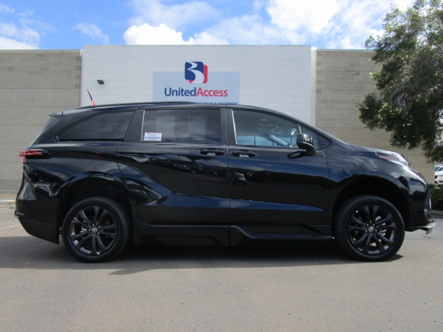 New 2025 Toyota Sienna Hybrid XSE Sport - BraunAbility Side Entry Entry In Floor Automatic Ramp