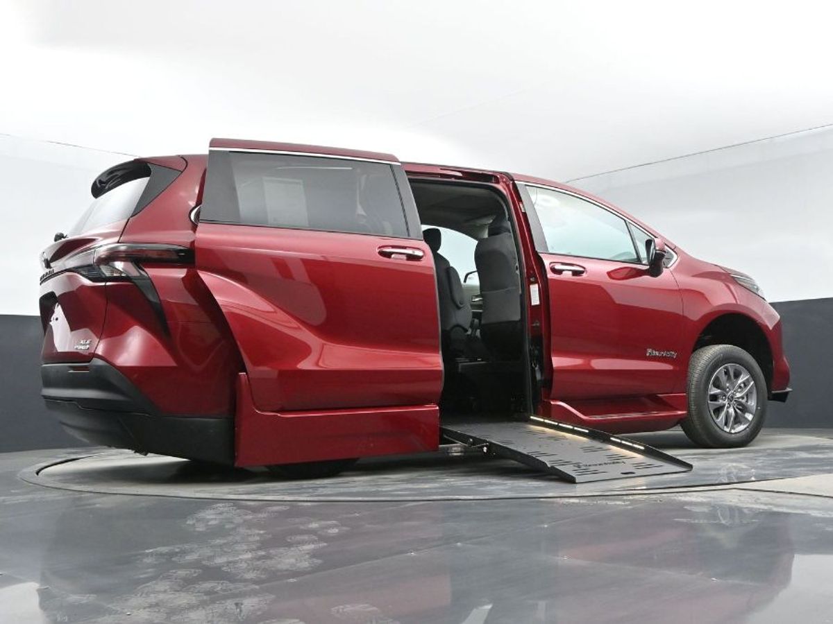 Red Toyota Sienna image number 15