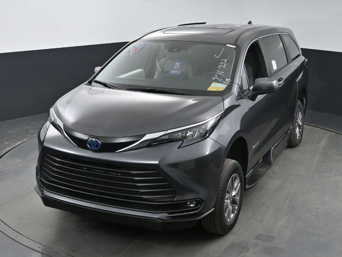 2025 TOYOTA SIENNA - Image 24