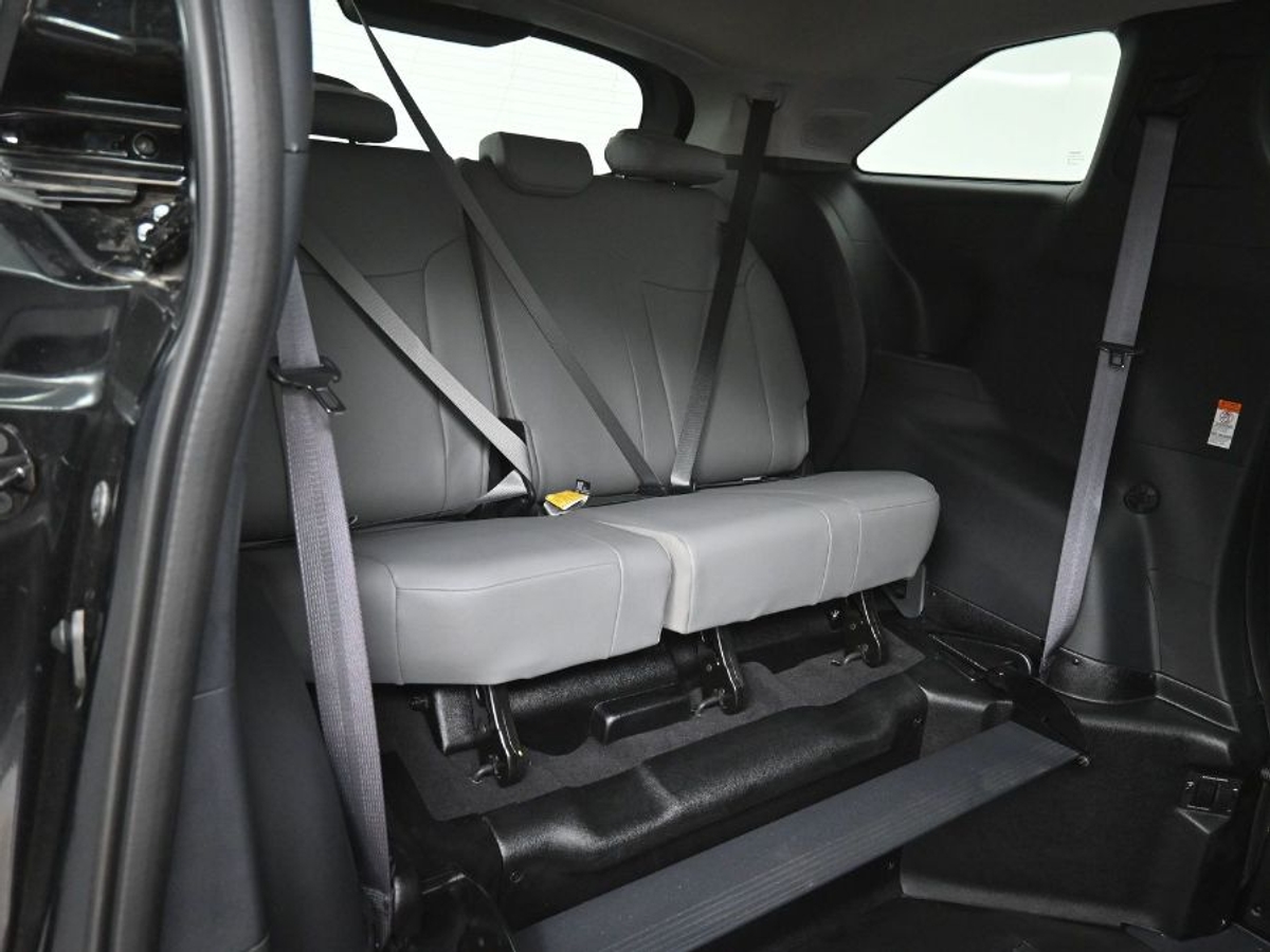2025 TOYOTA SIENNA - Image 10