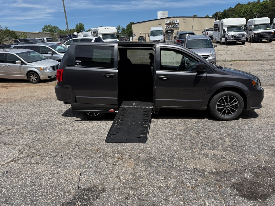 Grey Dodge Grand Caravan image number 6