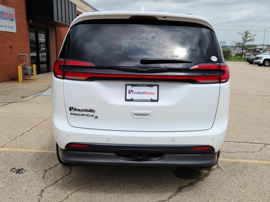 Used 2021 Chrysler Pacifica Touring L - BraunAbility Side Entry Entry Fold Out Automatic Ramp