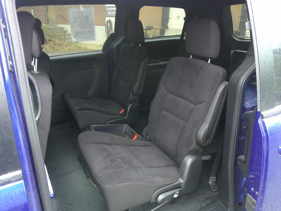 Blue Dodge Grand Caravan image number 13