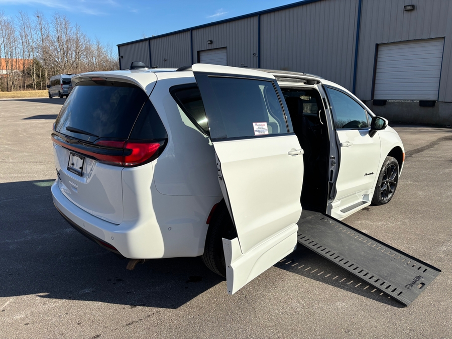 Used 2023 Chrysler Pacifica Touring L Sport - BraunAbility Side Entry Entry In Floor Automatic Ramp