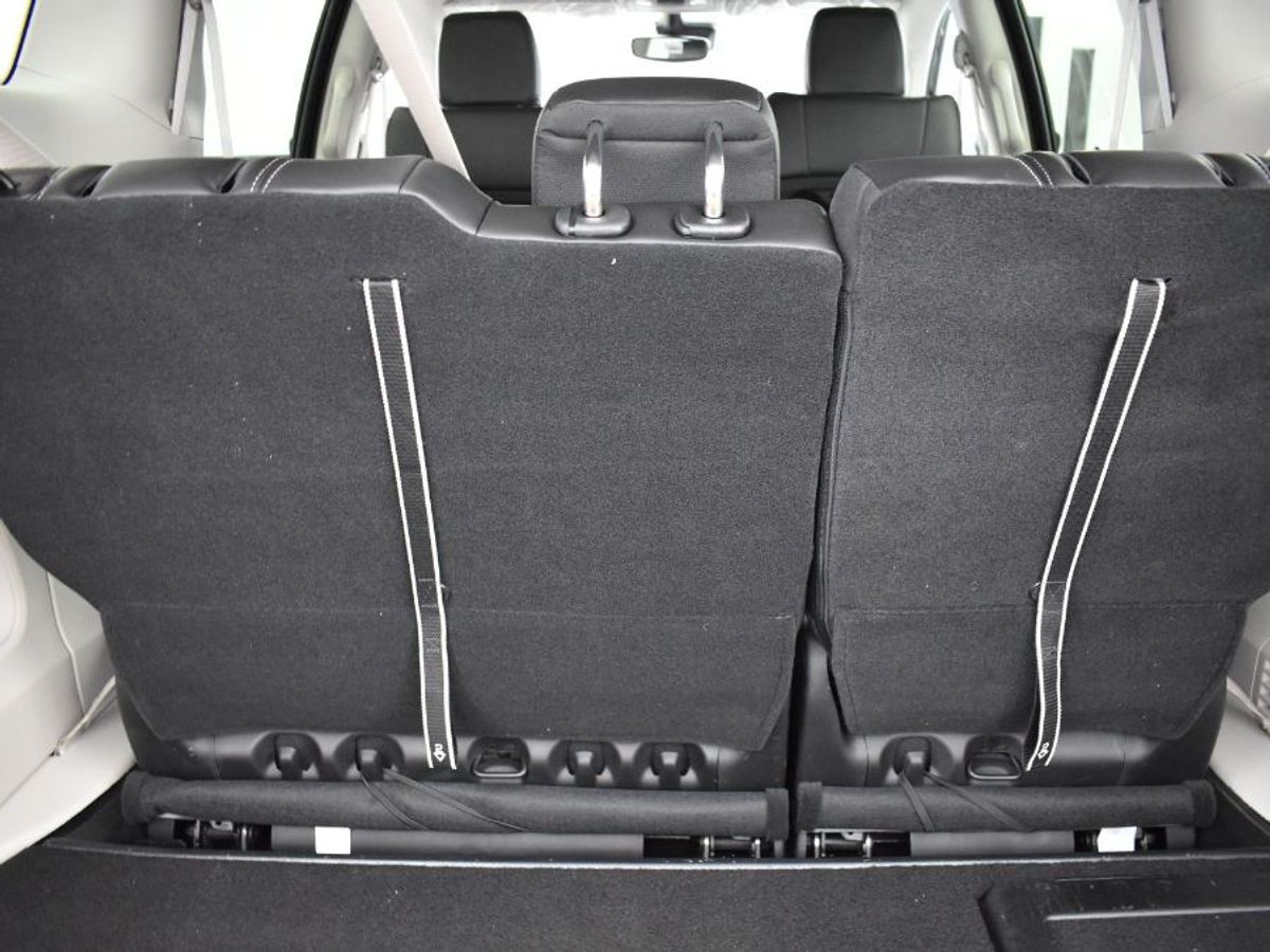 Black Chrysler Pacifica image number 6