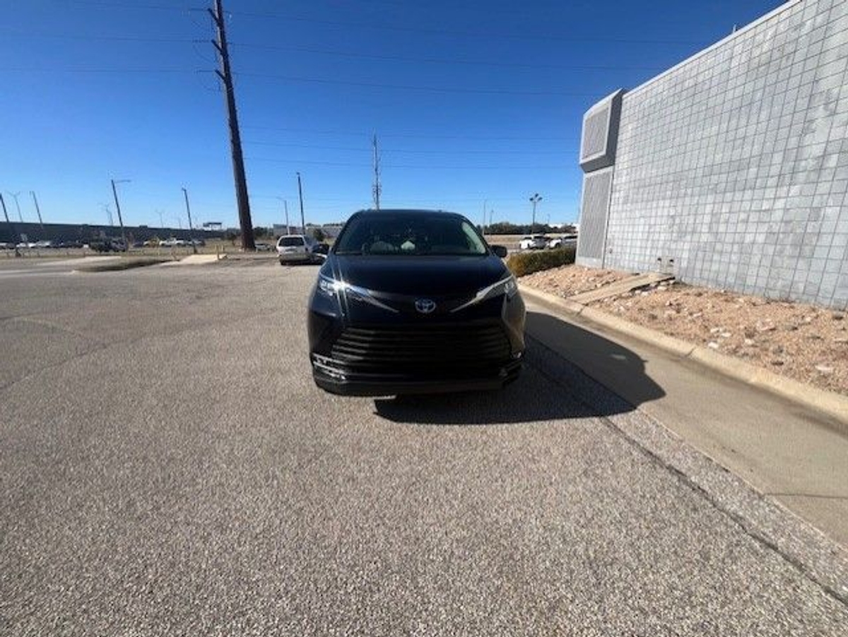 2025 TOYOTA SIENNA - Image 9