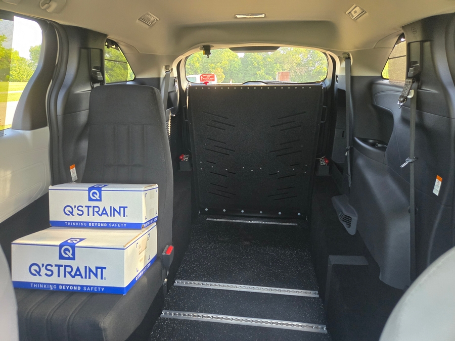 New 2026 Toyota Sienna Hybrid LE NOT ADA - Vantage Mobility Rear Entry Fold Out Manual Ramp