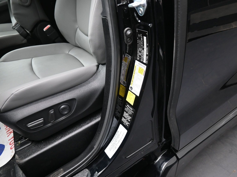 Black Toyota Sienna image number 16